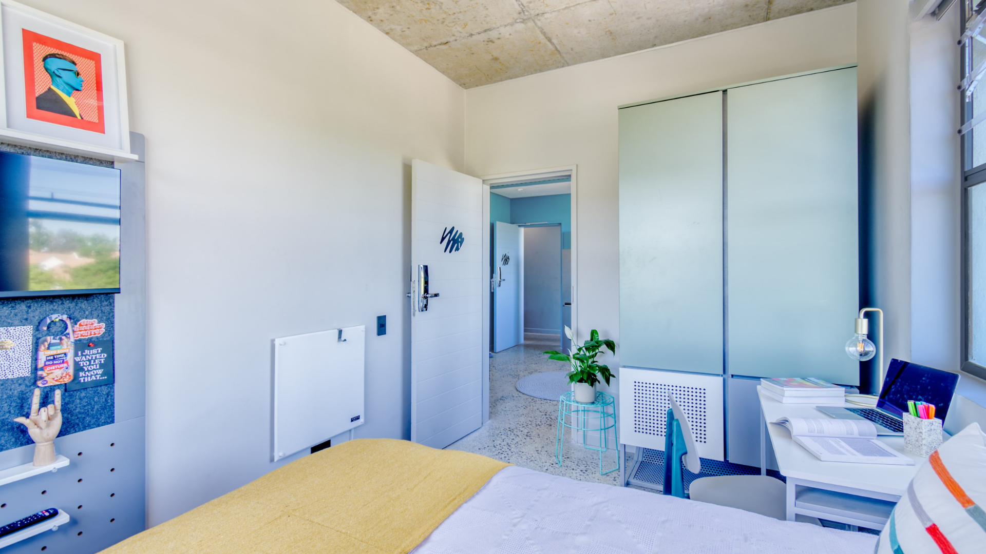 Socializer Two with Lounge