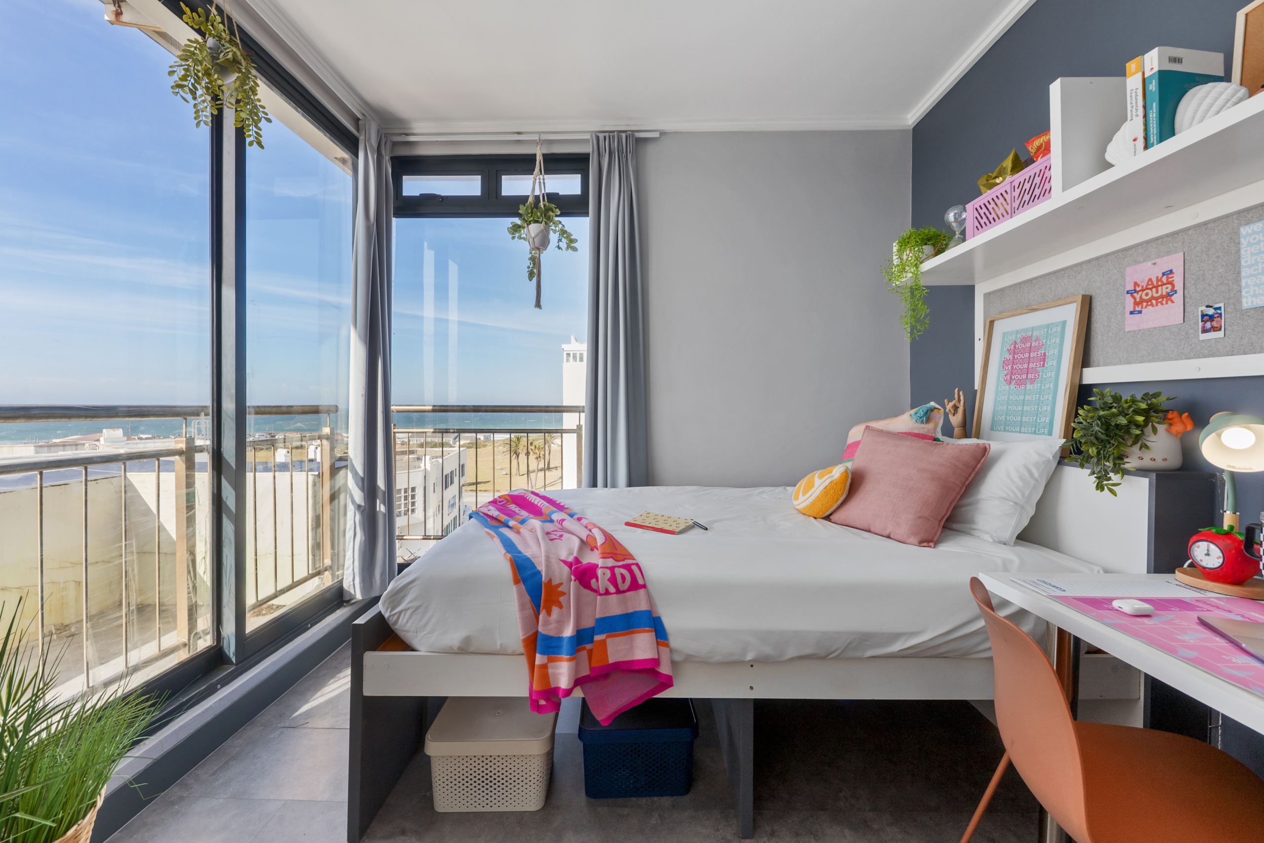 Socializer Two Platinum With Balcony & Lounge